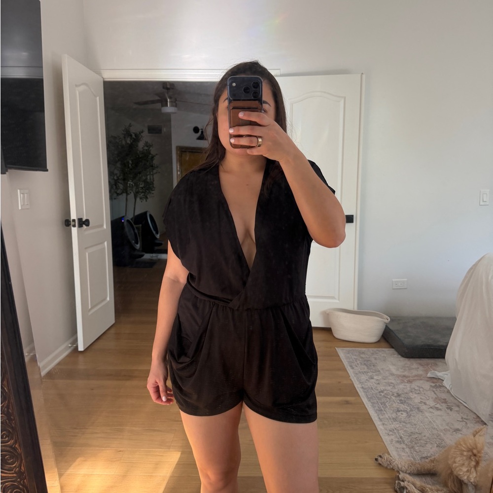 Black Deep V-Neck Short Romper with Pockets Women Medium